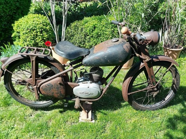Keresek: Gyűjteményembe keresek WM Csepel motorkerékpárokat