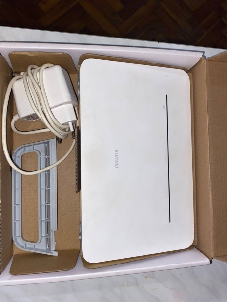 Keresek: Huawei Router LTE 300Mbps 4 Gigabit mobil router (hordozhat )