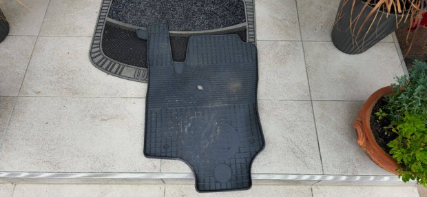 Keresek: Keresek 1 db Opel Astra G vezet oldali gumisznyeget