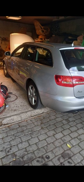 Keresek: Keresek 1db felnit, kereket.(Pótkeréknek)A6 os Audira .
