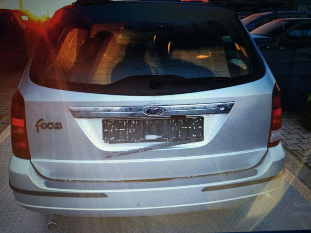 Keresek: Keresek Ford Focus kombi csomagtérajtót! Megfizetem!!!