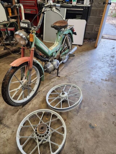 Keresek: Keresek Puch Maxi Ds Vs Ms Cobra Imola Motor