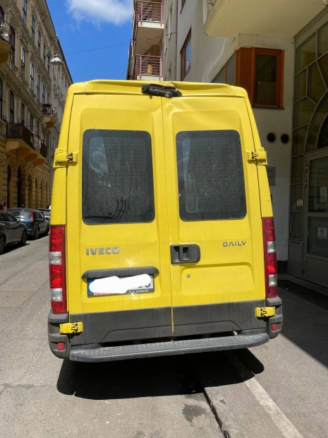 Keresek: Keresek: Iveco Daily 35 hátsó ajtó jobbos/balos, teli/üveges