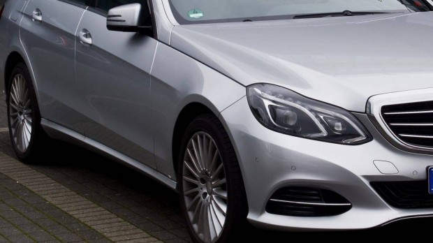 Keresek: Keresek mercedes W212 gyári jobb első sárvédőt Keresek!!!!