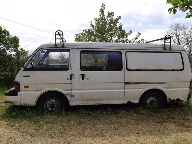 Keresek: Mazda E2200 Toyota Hiace buszokat