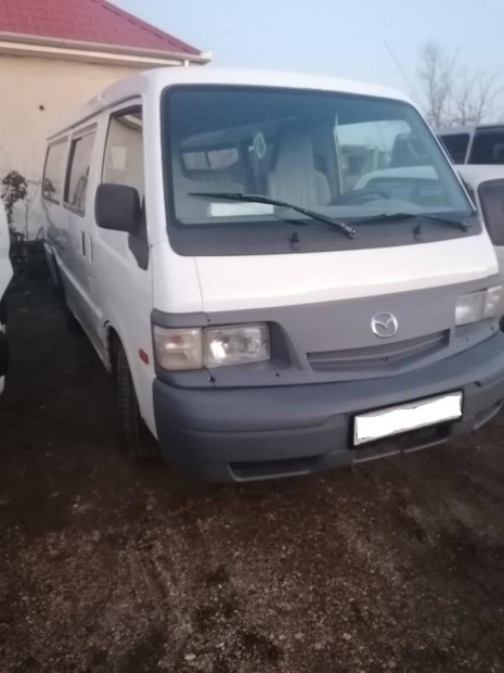 Keresek: Mazda E2200 buszokat