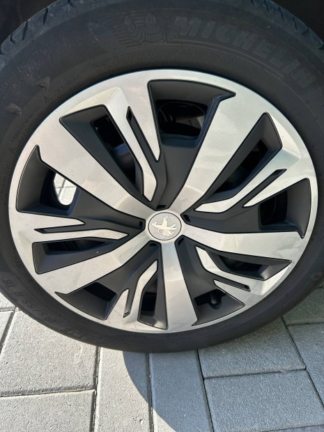 Keresek: Peugeot 208 dsztrcsa 16col