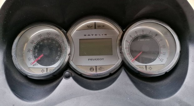 Keresek: Peugeot Satelis kilom�ter �ra
