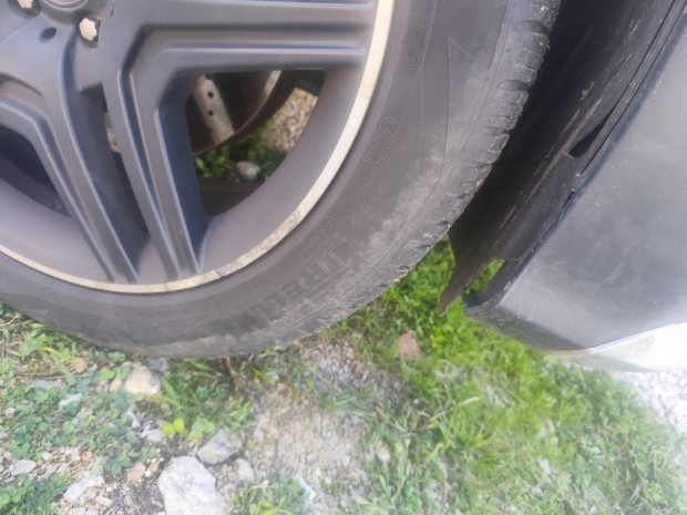 Keresek: Pirelli Scorpion Zero ALL Season 295/40 R21 111Y