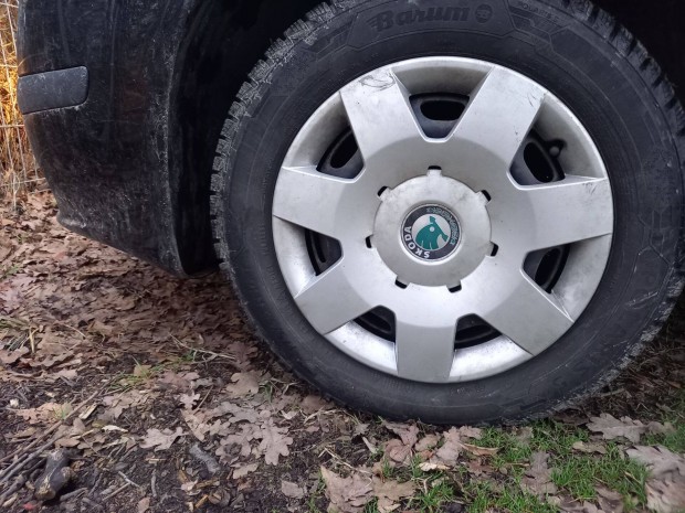 Keresek: Skoda f�bia d�szt�rcs�t keresek