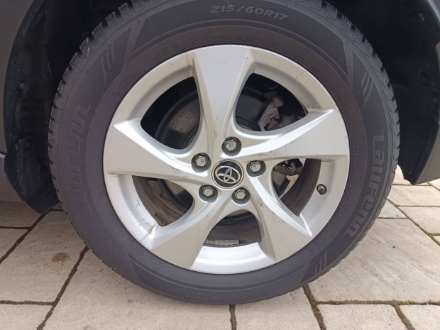 Keresek: Toyota 17 coll c-hr felni