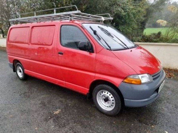 Keresek: Toyota Hiace Long kisbuszt állapottól függetlenül