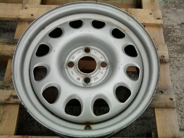 Keresek: Volkswagen 15-ös 4x100-as acélfelnit keresek