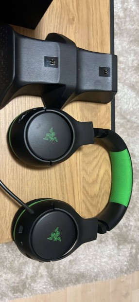 Keresek: Xbox series X + 2 controllers + headset