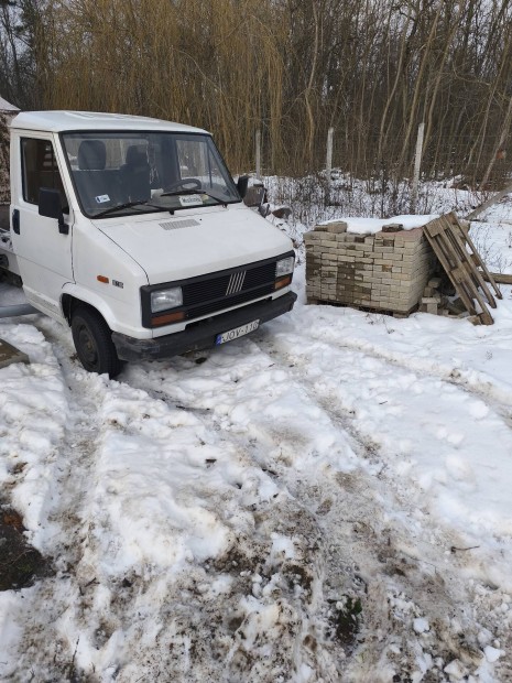 Keresek: �reg duc�tohoz motort v�ltot keresek.