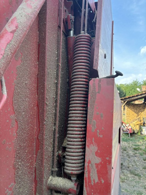 Keress New holland 650