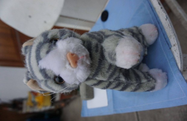 Kereszt csíkos kis plüss tigris eladó
