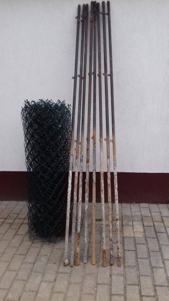 Kerítés drótfonat betonacél oszlopokkal