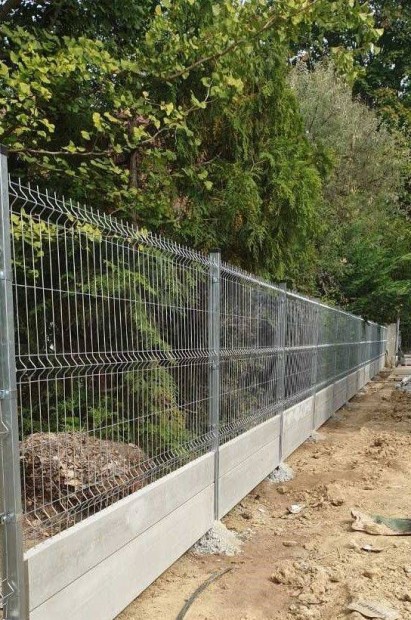 Kerítésrendszer betonoszlop lábazati elem kerítés háló drótfonat drót