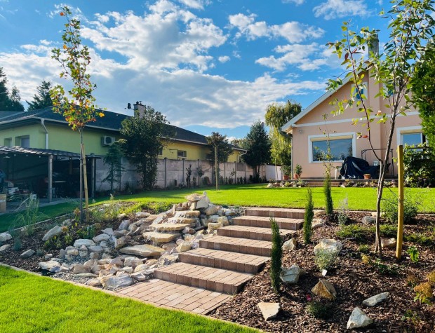 Kert�p�t� munkat�rsat keres�nk