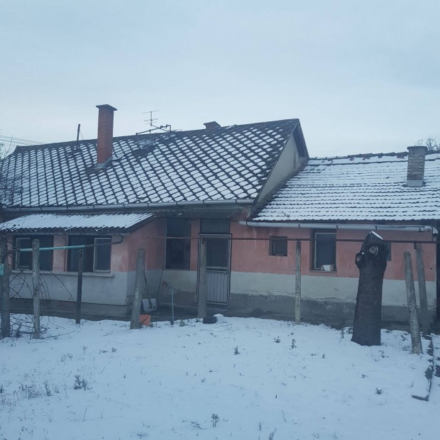 Kertes csal�di h�z elad�!