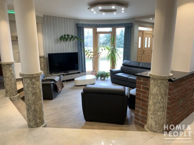 Kert�szet elad� csal�di h�zzal, kerti t�val - Szeged