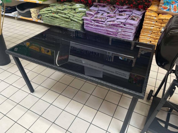 Kerti, kültéri rattan üveglapos fekete asztal
