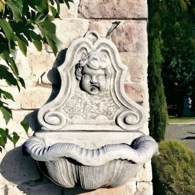 Kerti fali csobog