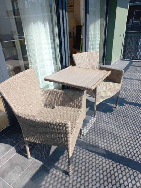 Kerti garnit�ra �j �llapotban elad�