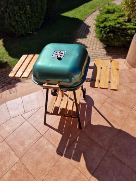 Kerti grill lezárható fedéllel