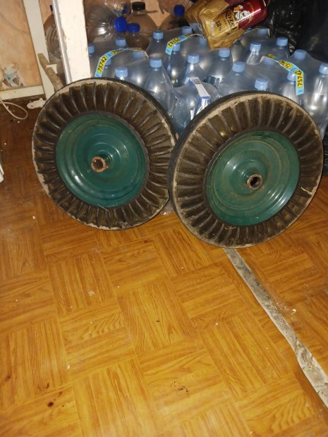 Kerti traktor kerék 2 db eladó
