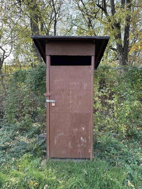 Kerti wc elad