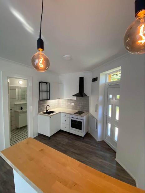 Kertkapcsolatos OTTHON elad� fiataloknak a R�zsadombon