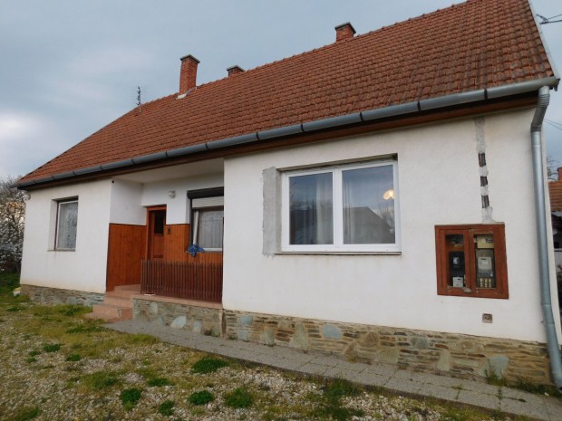Kertkapcsolatos, 3 szobás, sorházi lakás Szombathelytől 5 percre eladó
