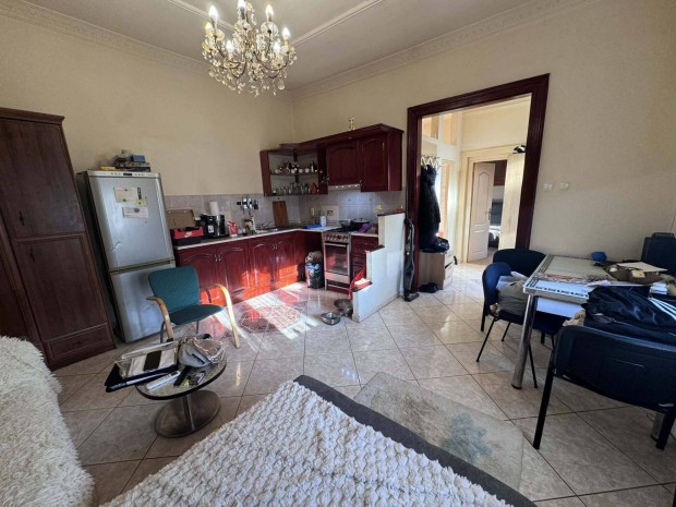 Kertkapcsolatos, T�glalak�s A XV. Ker�letben, Saj�t Udvarral!