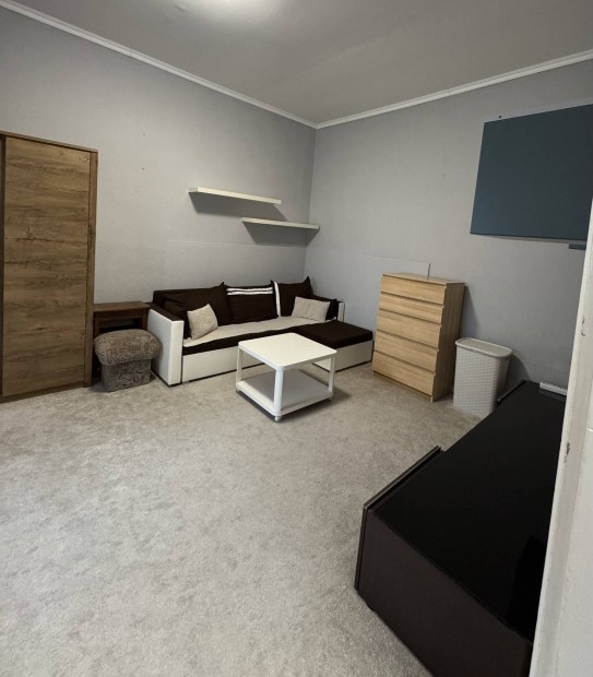 Kertkapcsolatos, azonnal k�lt�zhet� 25 nm-es lak�s �jpesten