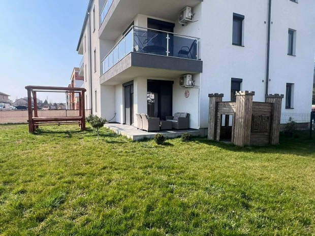 Kertkapcsolatos luxus lak�s elad�