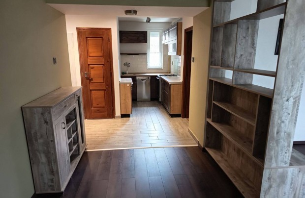 Kertv�ros fel�j�tott 3 szob�s lak�s