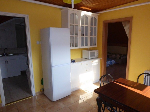 Kertv�rosban 12 f� r�sz�re kiad� csal�di h�z!