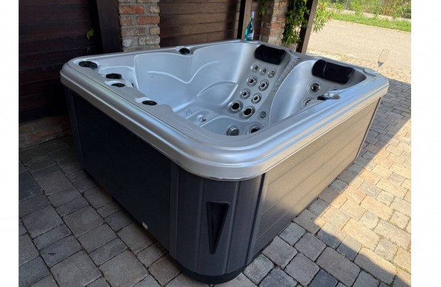 Készl.új Whirlpool BAli2025 3.5F Wifis jakuzzi masszázsmedence jacuzzi