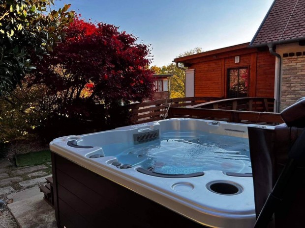 Készl.új Whirlpool Monte Carlo 6F WiFi jakuzzi masszázsmedence jacuzzi