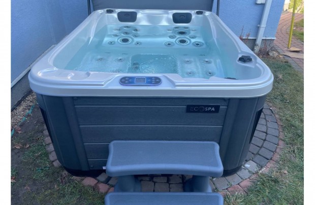 Kszleten j Whirlpool BAli 3szem WiFi jakuzzi masszzsmedence jacuzzi