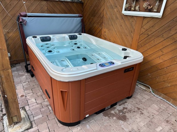 Kszleten j Whirlpool BAli 3szem WiFi jakuzzi masszzsmedence jacuzzi