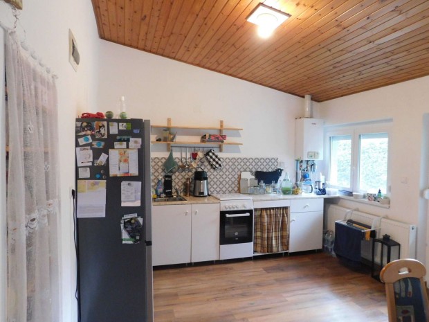 Keszthely-Kertv�rosban fel�j�tott csal�di h�z elad�