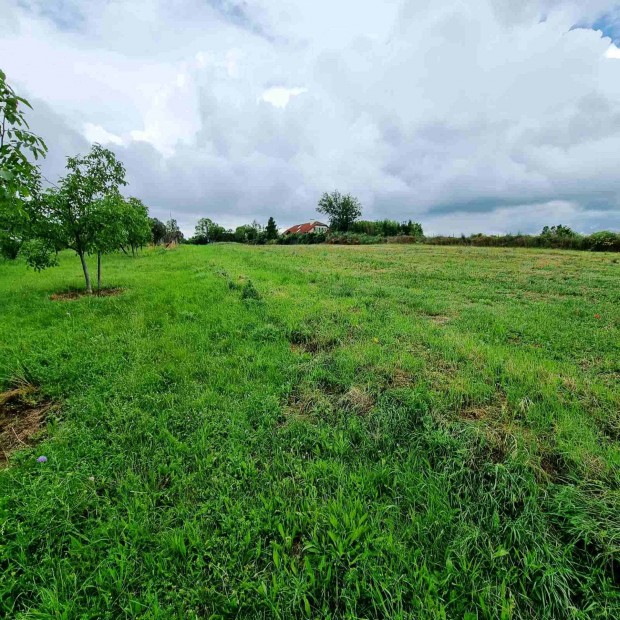 Keszthely Kertv�ros�ban panor�m�s �p�t�si telek elad�