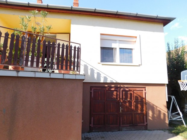 Keszthely belv�ros�ban csal�di h�z elad�