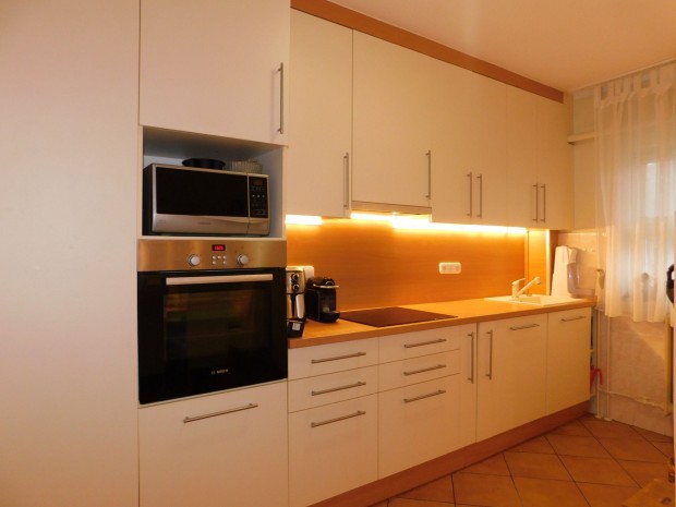 Keszthely k�zpontj�ban j� �llapot� lak�s elad�!