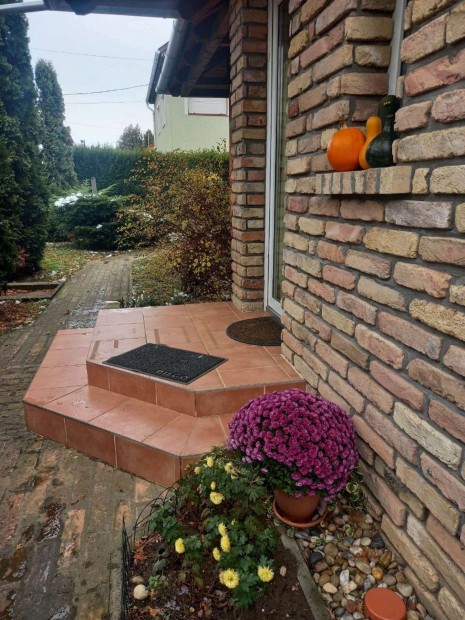 Keszthelyen kiv�l�  �llapot� lak�s elad�