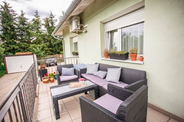 Keszthelyen n�v�s, b�torozott lak�s elad�