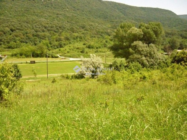 Keszt�lci 972 nm-es telek elad�